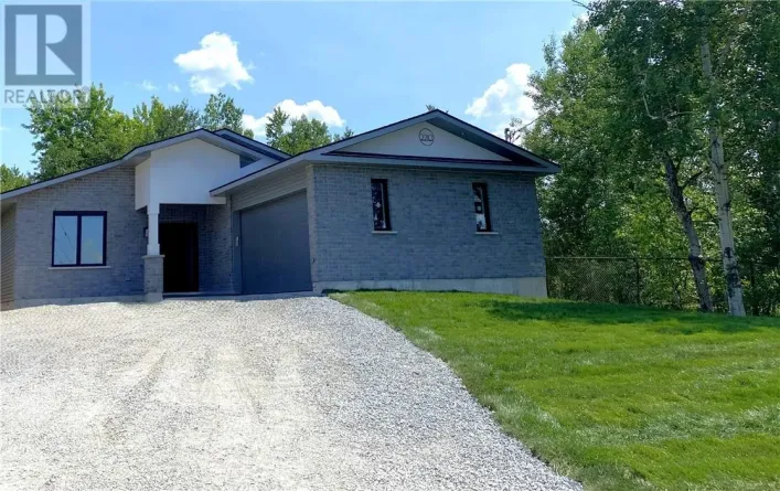 House for sale: 2210 Treeview Road, Sudbury