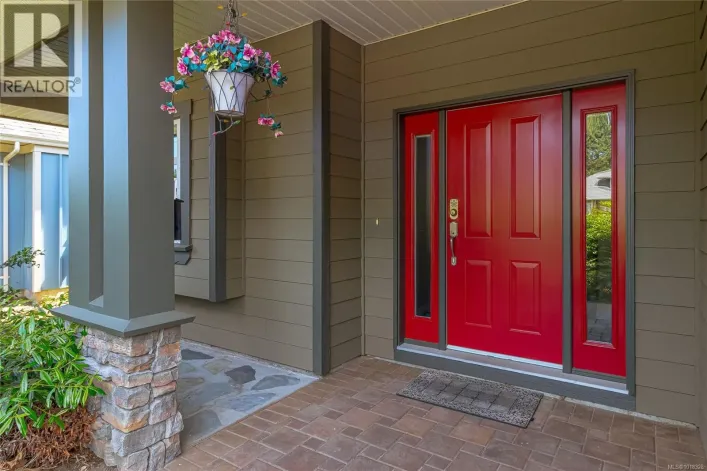 2211 Graduation Pl, Saanich