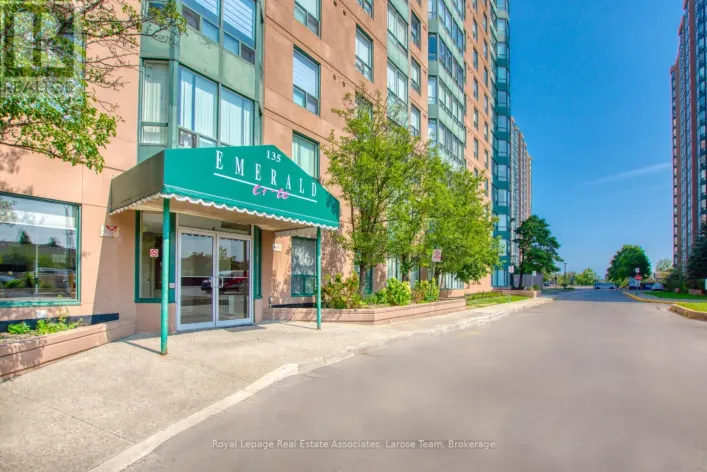 2212 - 135 HILLCREST AVENUE, Mississauga