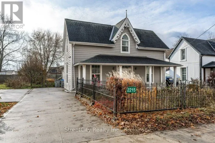 2215 34 LINE, Perth East