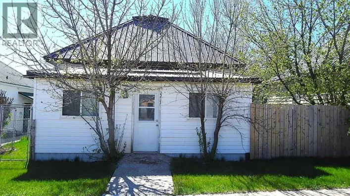 2217 20 Street, Nanton