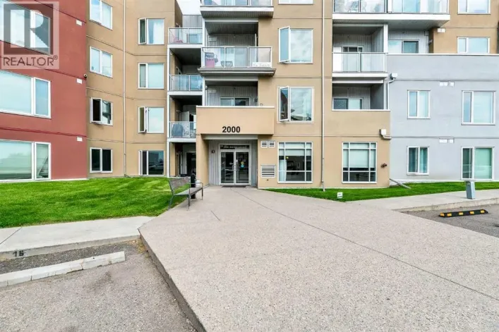 2217, 604 East Lake Boulevard NE, Airdrie