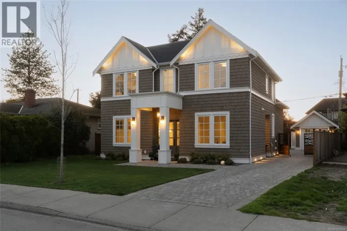 2218 Kinross Ave, Oak Bay