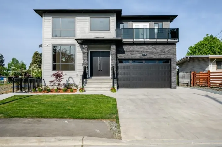 2219 LYNDEN STREET, Abbotsford