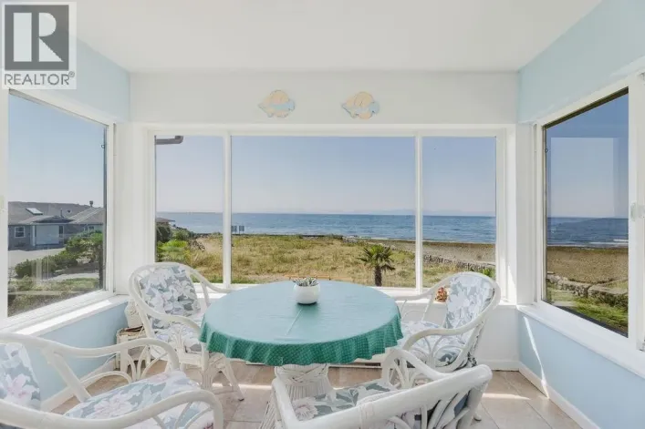 222 1585 FIELD ROAD, Sechelt