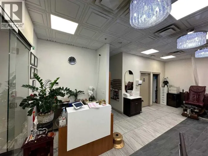 222, 1632 14 Avenue NW, Calgary