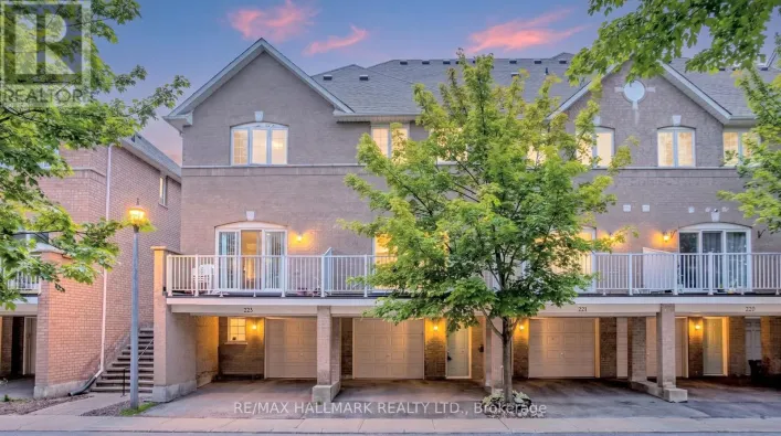 222 - 23 OBSERVATORY LANE, Richmond Hill