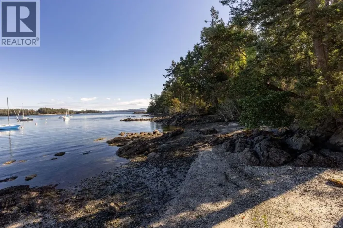 2220 Dolphin Rd, North Saanich