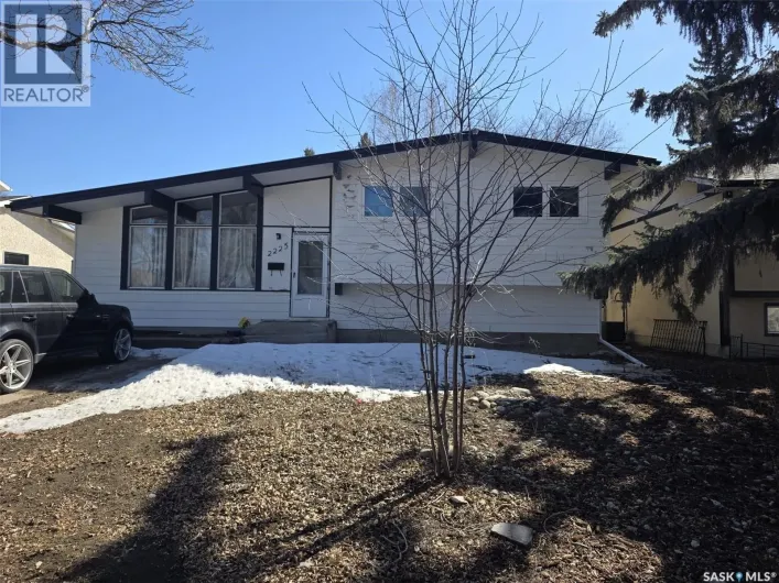 House for sale: 2225 BEDFORD AVENUE E, Regina