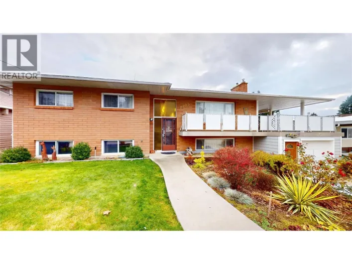 2225 Birch Street, Creston