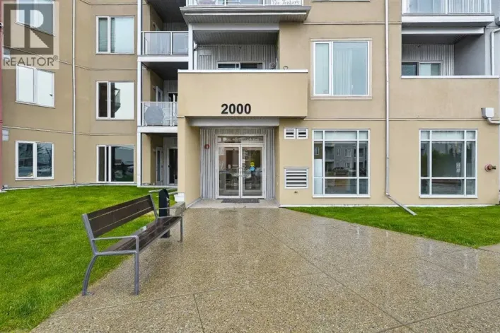 2226, 604 East Lake Boulevard NE, Airdrie