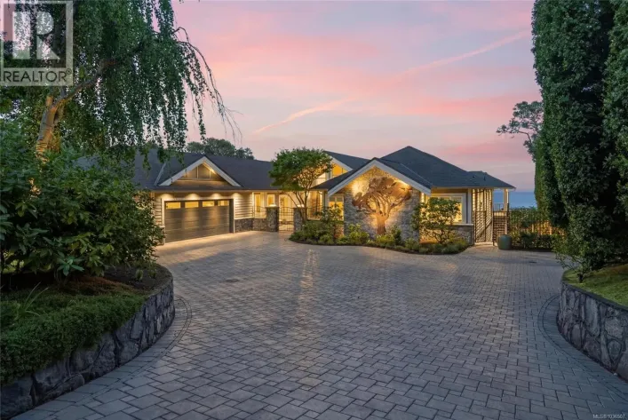 2226 Arbutus Rd, Saanich