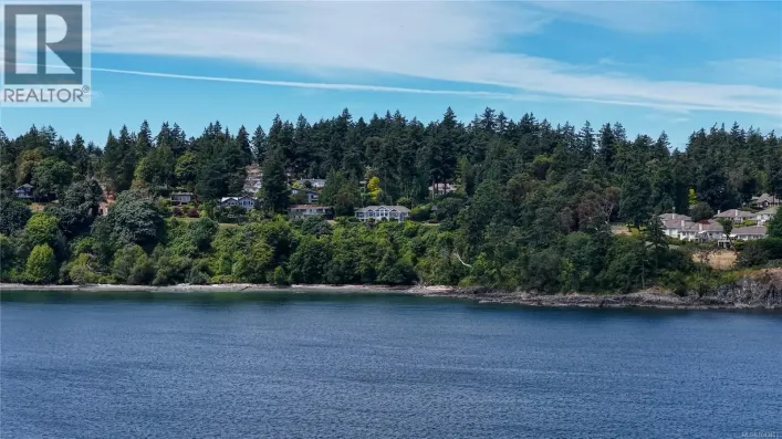 2226 Arbutus Rd, Saanich