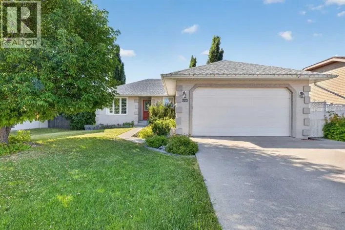 223 10 Avenue NE, Sundre