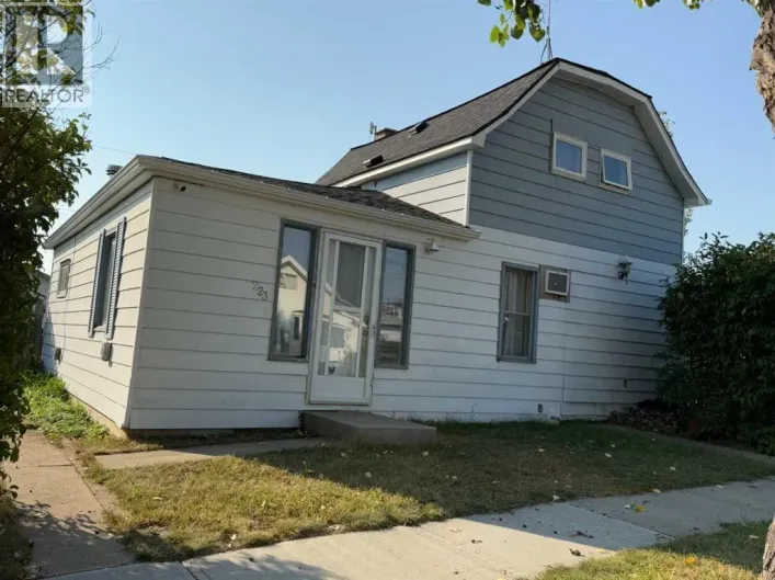 223 2 Street N, Vulcan