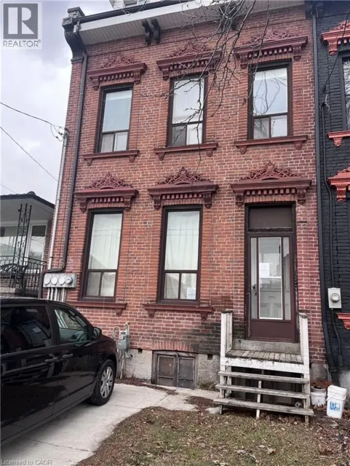 Row / Townhouse for sale: 223 PARK Street N, Hamilton