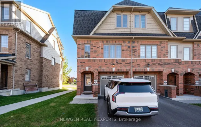 223 ROYAL NORTHERN PATH N, Oshawa