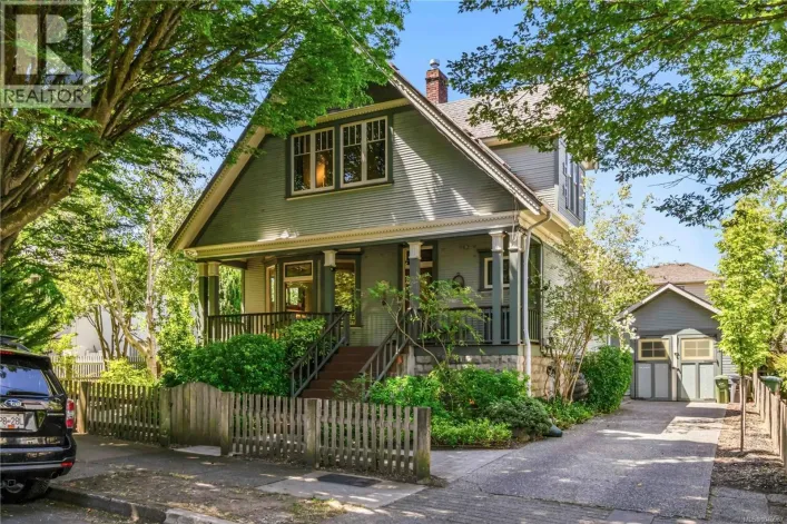 2232 BELMONT Ave, Victoria