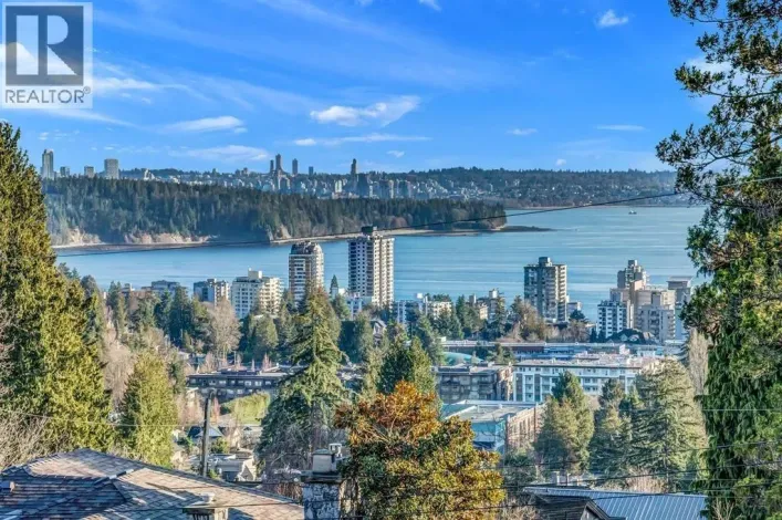 2234 PALMERSTON AVENUE, West Vancouver