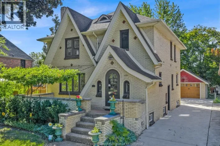 2239 VICTORIA AVENUE, Windsor
