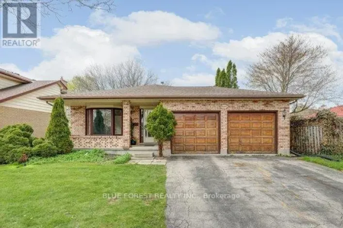 224 CONWAY DRIVE N, London South
