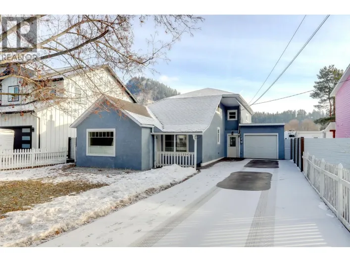 2245 Shuswap Avenue, Lumby