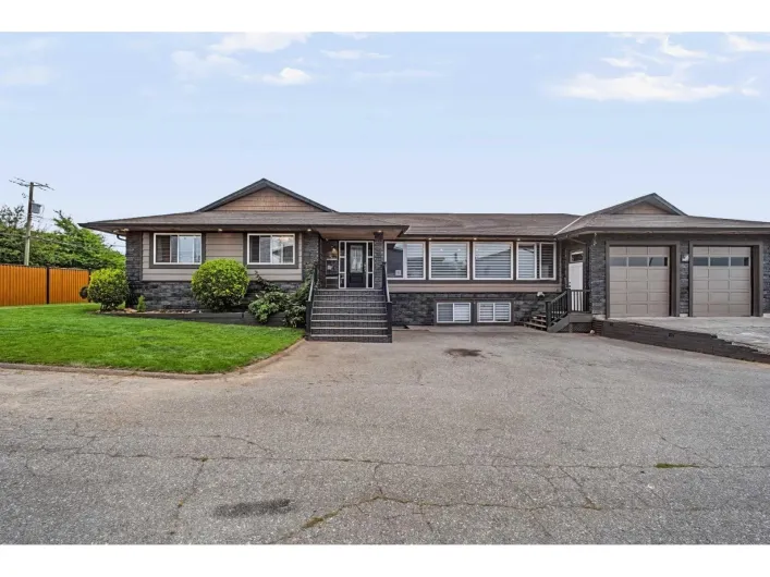 House for sale: 2247 WINDSOR STREET, Abbotsford