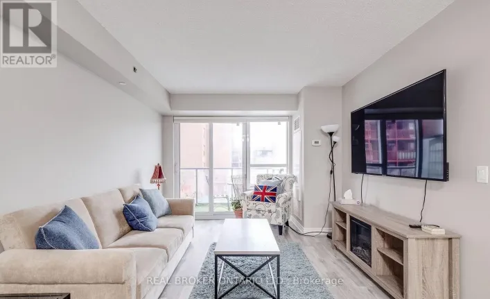 225 - 35 SARANAC BOULEVARD, Toronto