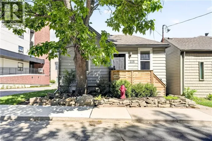 225 CHARLTON Avenue E, Hamilton
