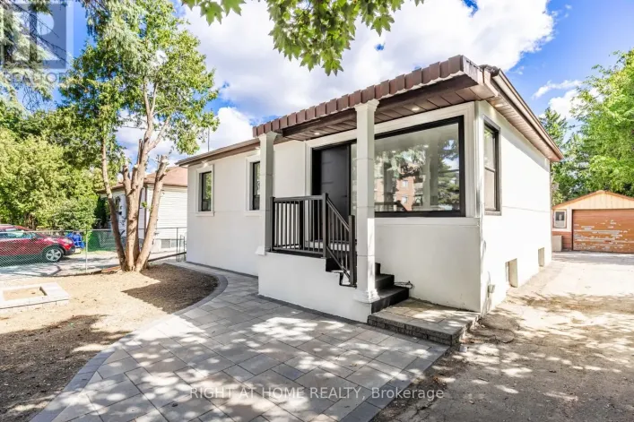 225 ESSEX AVENUE E, Richmond Hill