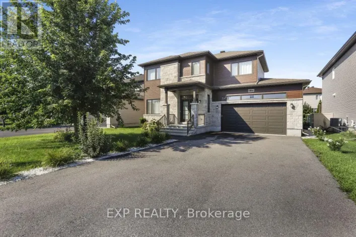 225 SUNSET CRESCENT, Russell
