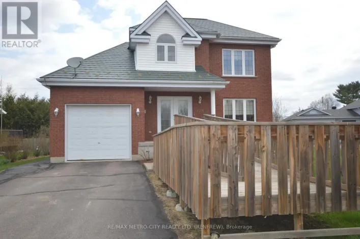 225 VANIER CRESCENT, Renfrew