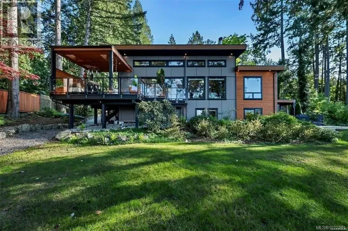2250 Dolphin Rd, North Saanich