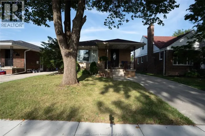 2250 Woodlawn AVENUE, Windsor