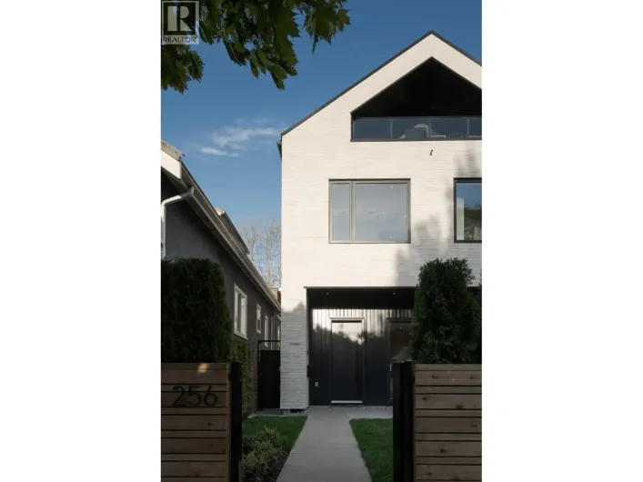 2256 GARDEN DRIVE, Vancouver