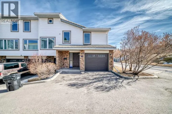226 Coachway Lane SW, Calgary