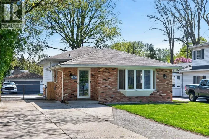 226 EDGEWATER BOULEVARD, Tecumseh