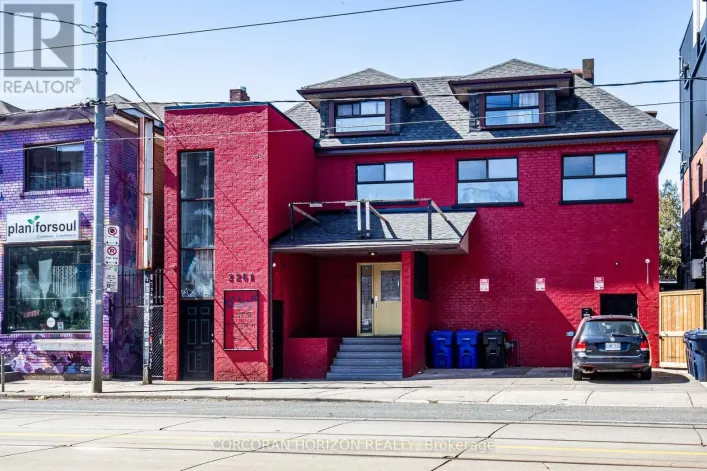 2261 DUNDAS STREET W, Toronto