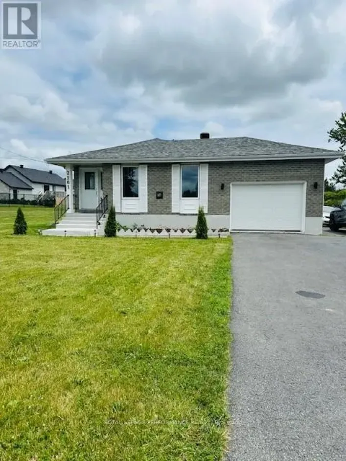 2261 PITT STREET N, Cornwall