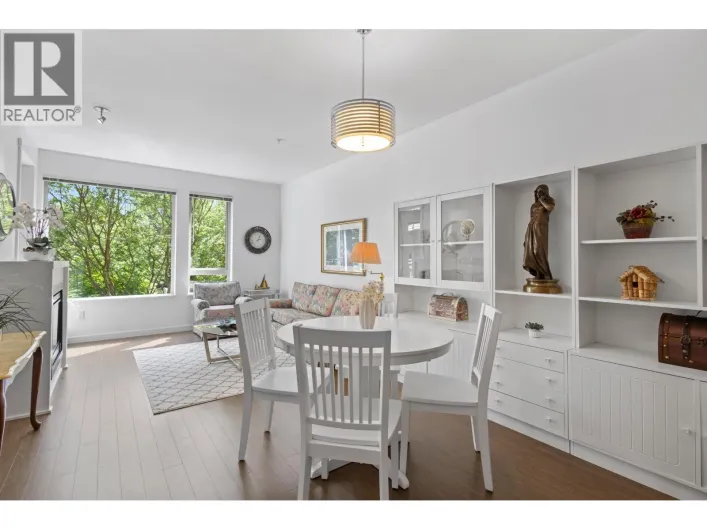 227 119 W 22ND STREET, North Vancouver