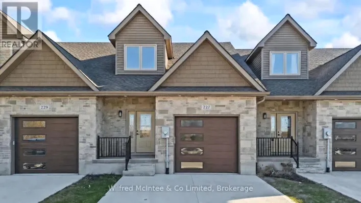 Row / Townhouse for sale: 227 SAUGEEN STREET, Saugeen Shores