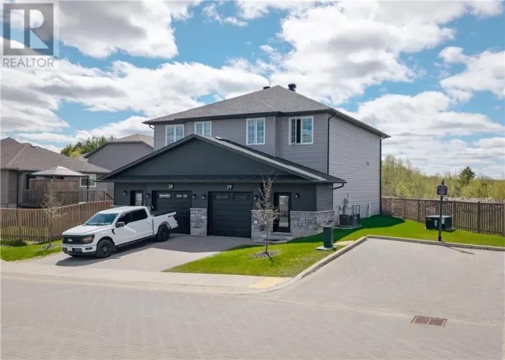 Row / Townhouse for sale: 2279 Mallards Landing Drive Unit# 19, Sudbury