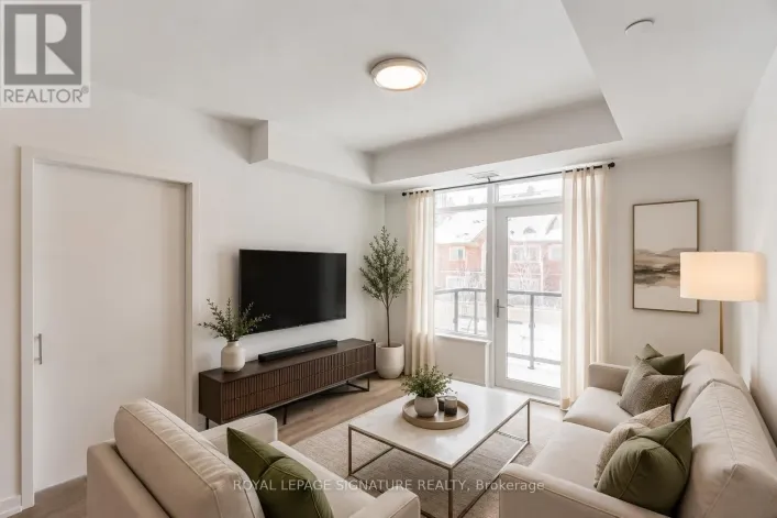 228 - 8 BEVERLEY GLEN BOULEVARD, Vaughan