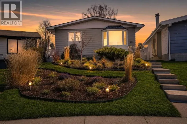 228 Dovercrest Place SE, Calgary