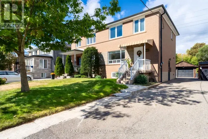 228 EILEEN AVENUE, Toronto
