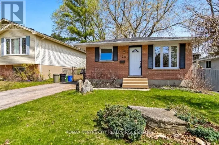 228 POCHARD LANE, London East