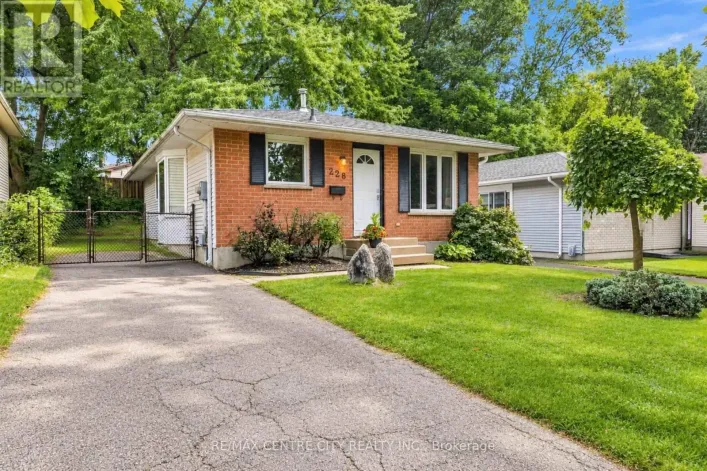228 POCHARD LANE, London East