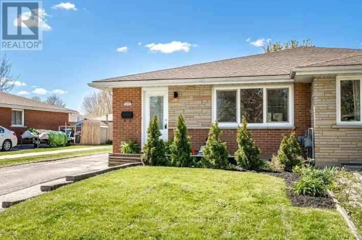 228 REDFORD CRESCENT, Stratford