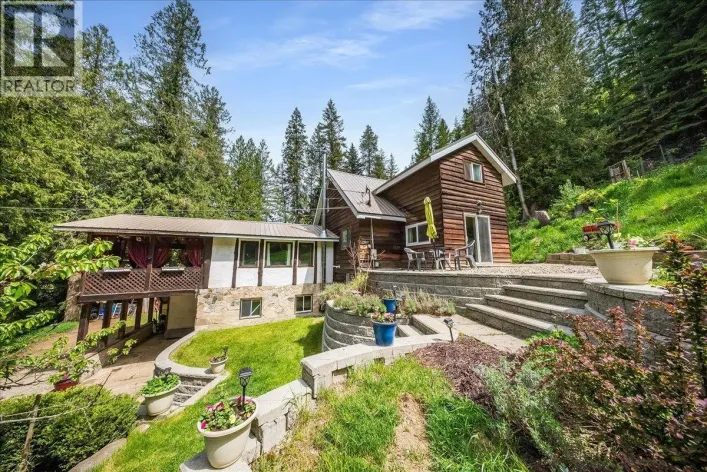 2280 Old Salmo Road, Fruitvale