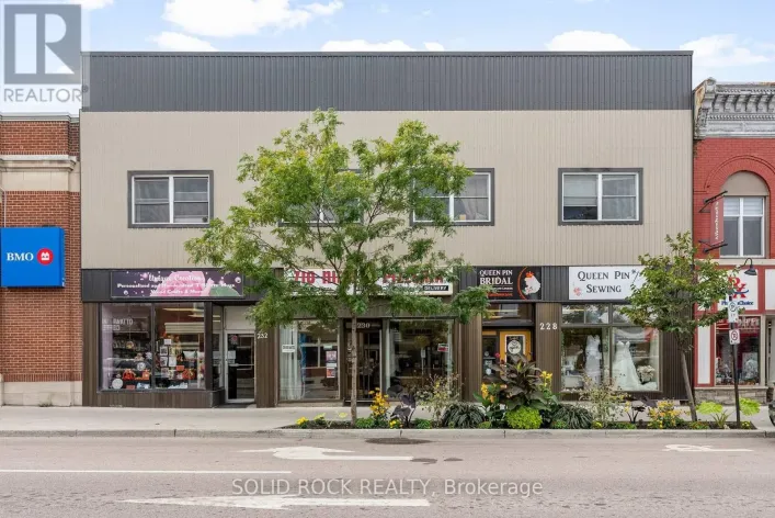 228-232 RAGLAN STREET S, Renfrew